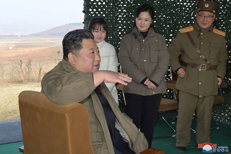 Kim Jong-un aparece com a filha pela 1ª vez em lançamento de míssil