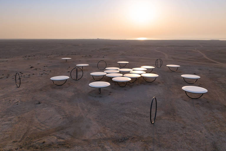 Obra exposta no deserto do Qatar
