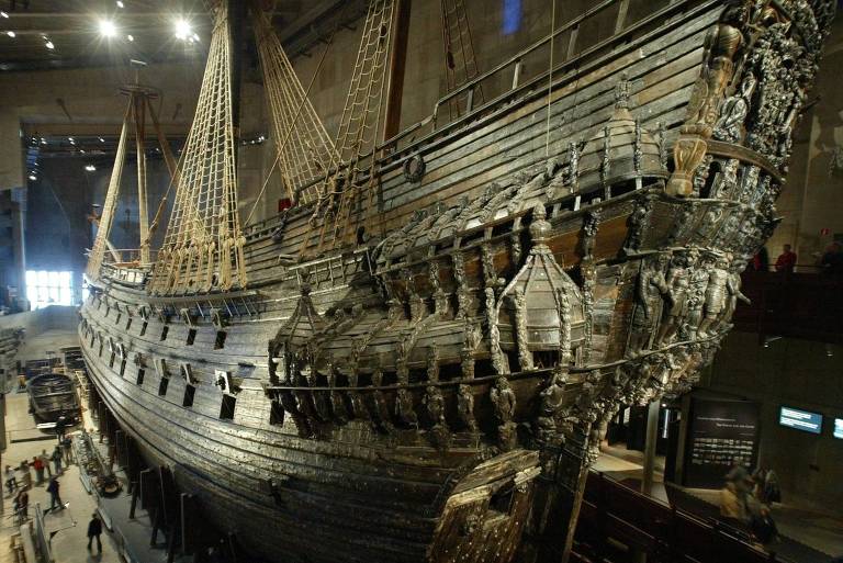 Em Estocolmo, vista do navio de guerra sueco Vasa, que afundou em 1628