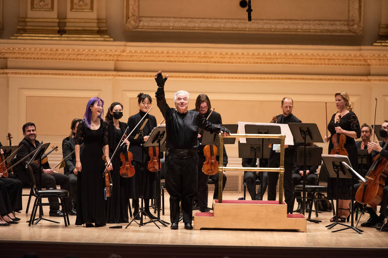 João Carlos Martins toca no Carnegie Hall, em Nova York, com a orquestra NOVUS NY
