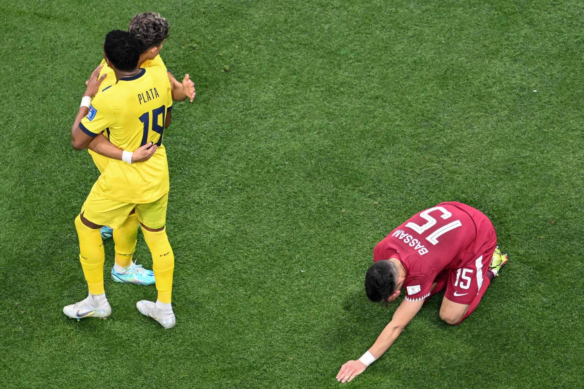 Primera derrota de los anfitriones de Qatar en su debut en la Copa – 20/11/2022 – Deporte