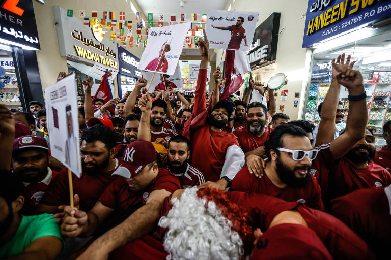 Copa vira festa em bairro de migrantes do Qatar