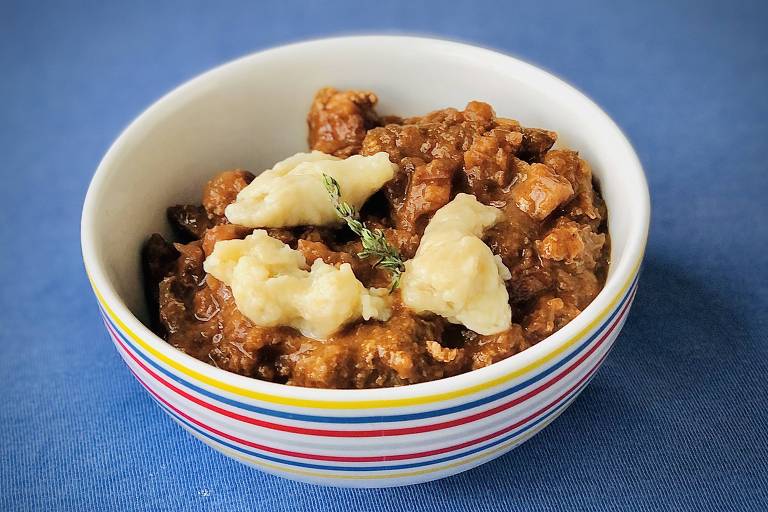 Picadinho com páprica e muita cebola é receita típica da Croácia