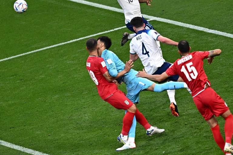 Protesto contra o regime iraniano antecede o jogo Inglaterra-Irão