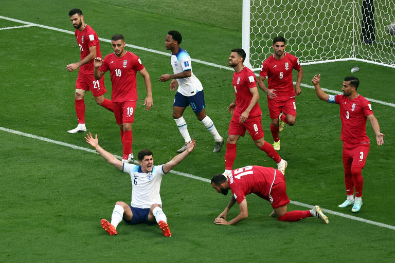 Inglaterra goleia o Irã, e protestos entram em campo no Catar