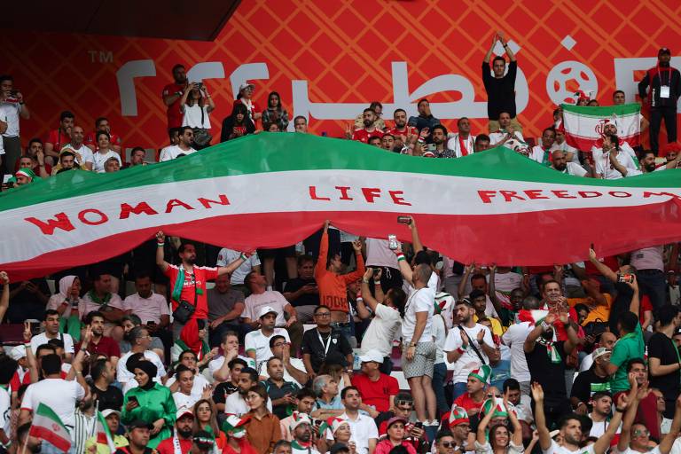 Seleção do Irã canta hino antes de partida contra Gales - 25/11/2022 -  Esporte - Folha