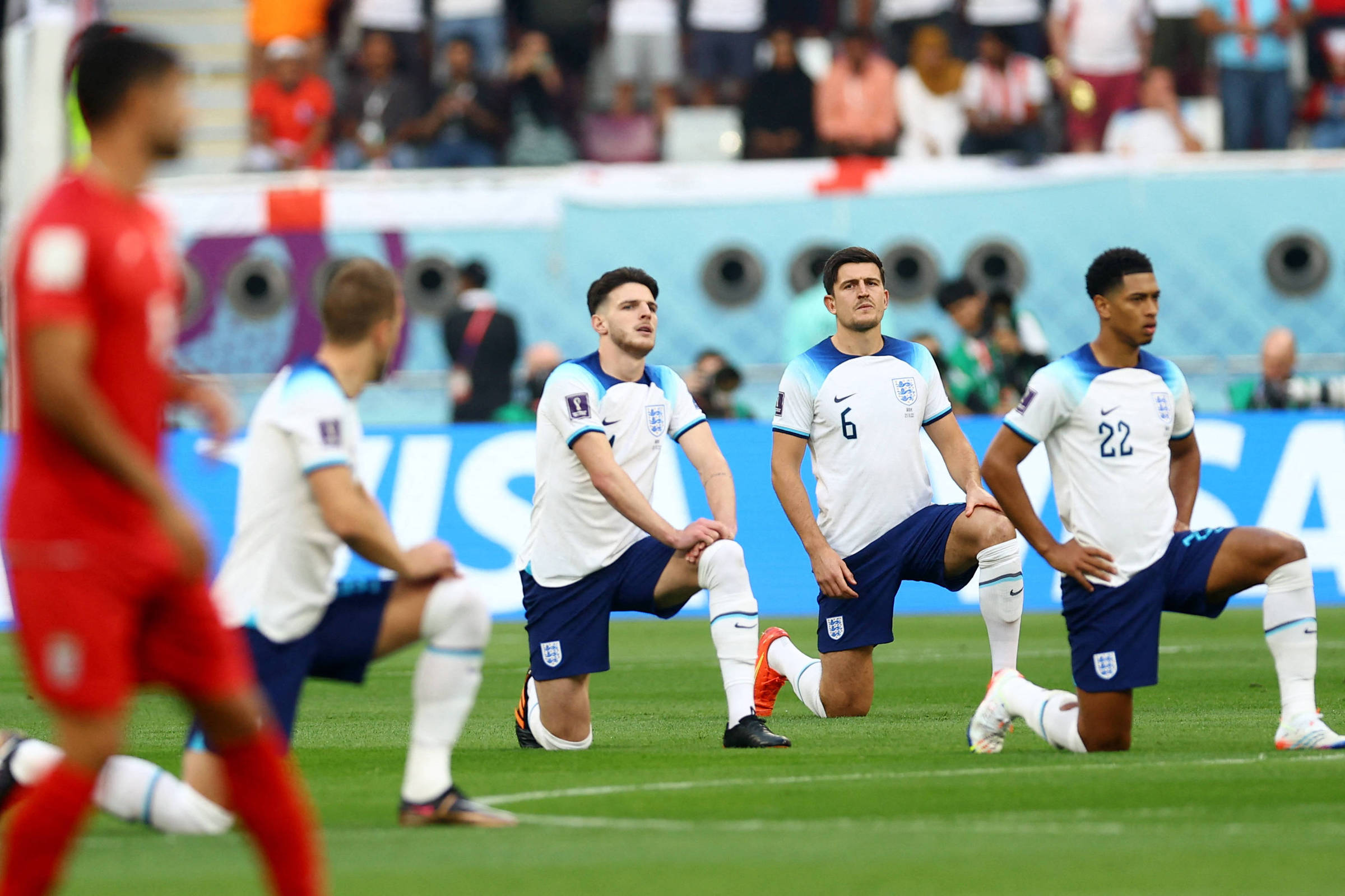 Inglaterra goleia Irã em jogo marcado por protestos na Copa do Catar