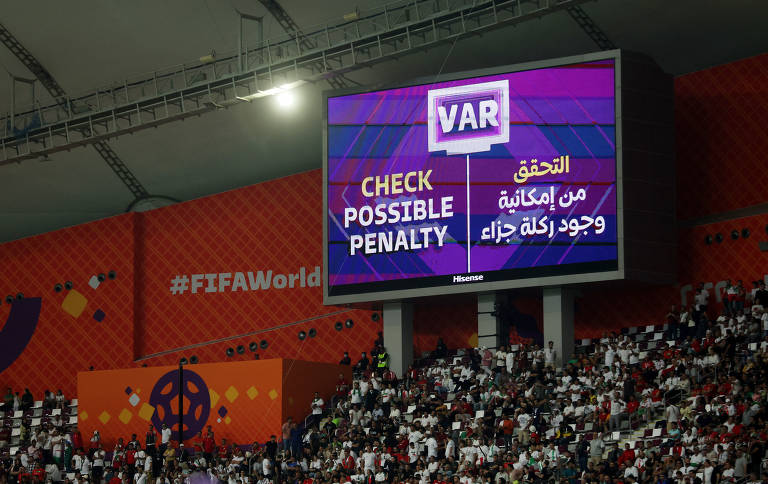 Mesmo com proibição da Fifa, Copa ajuda mulheres iranianas na busca por  direitos - Lei em Campo