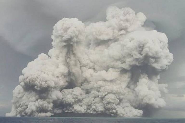 Como erupção de vulcão em Tonga 'esculpiu' leito marinho