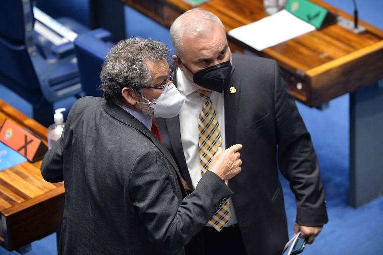 Os senadores do PT Paulo Rocha (PA) e Jean Paul Prates (RN) no Senado Federal; Prates trabalhara no grupo de Minas e Energia