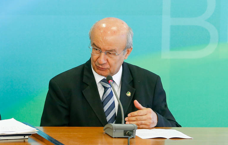 O senador Jose Pimentel (PT-CE) trabalha no grupo técnico de Previdência Social