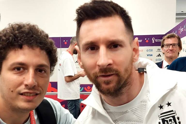 Jornalista Diego Vain tira selfie com Messi logo após a derrota por 2 a 1 da Argentina na estreia