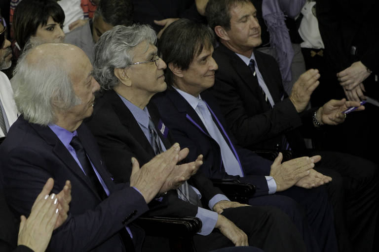 Roberto Carlos, Erasmo Carlos e Caetano Veloso comparecem à votação do projeto que muda o formato de gestão do Ecad, em 2013