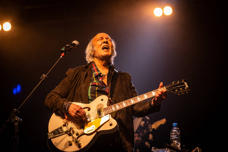 Erasmo Carlos faz show da turnê "O Futuro Pertence à... Jovem Guarda" no Auditório Araújo Vianna, em Porto Alegre (RS), em novembro de 2021