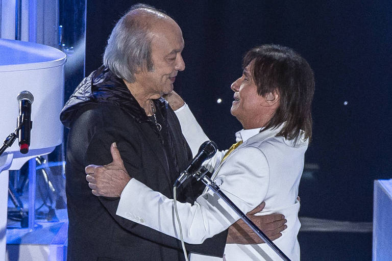 Roberto Carlos lamenta morte de Erasmo: 'Minha dor é muito grande'