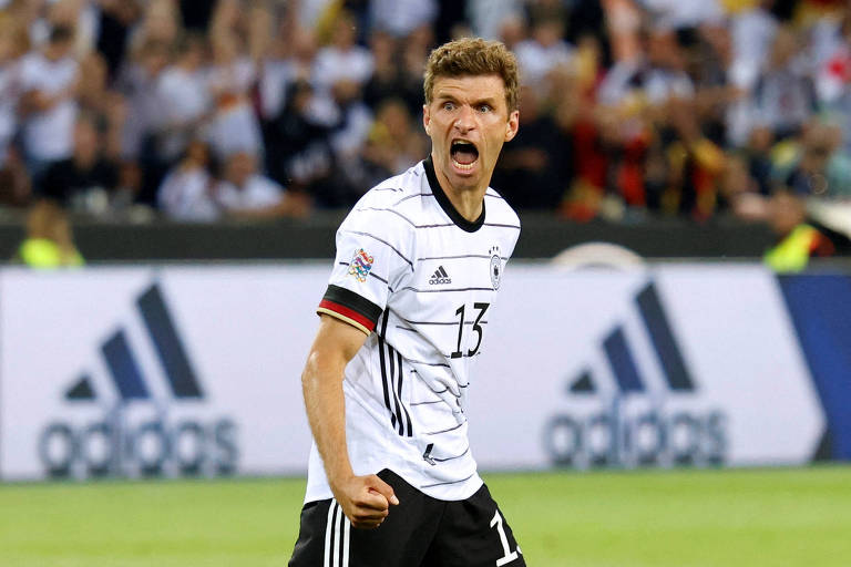 Atacante alemão Thomas Müller vibra durante um jogo