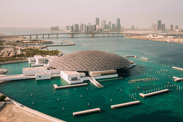 Louvre de Abu Dhabi compete em luxo com museus no Qatar, que sedia a Copa
