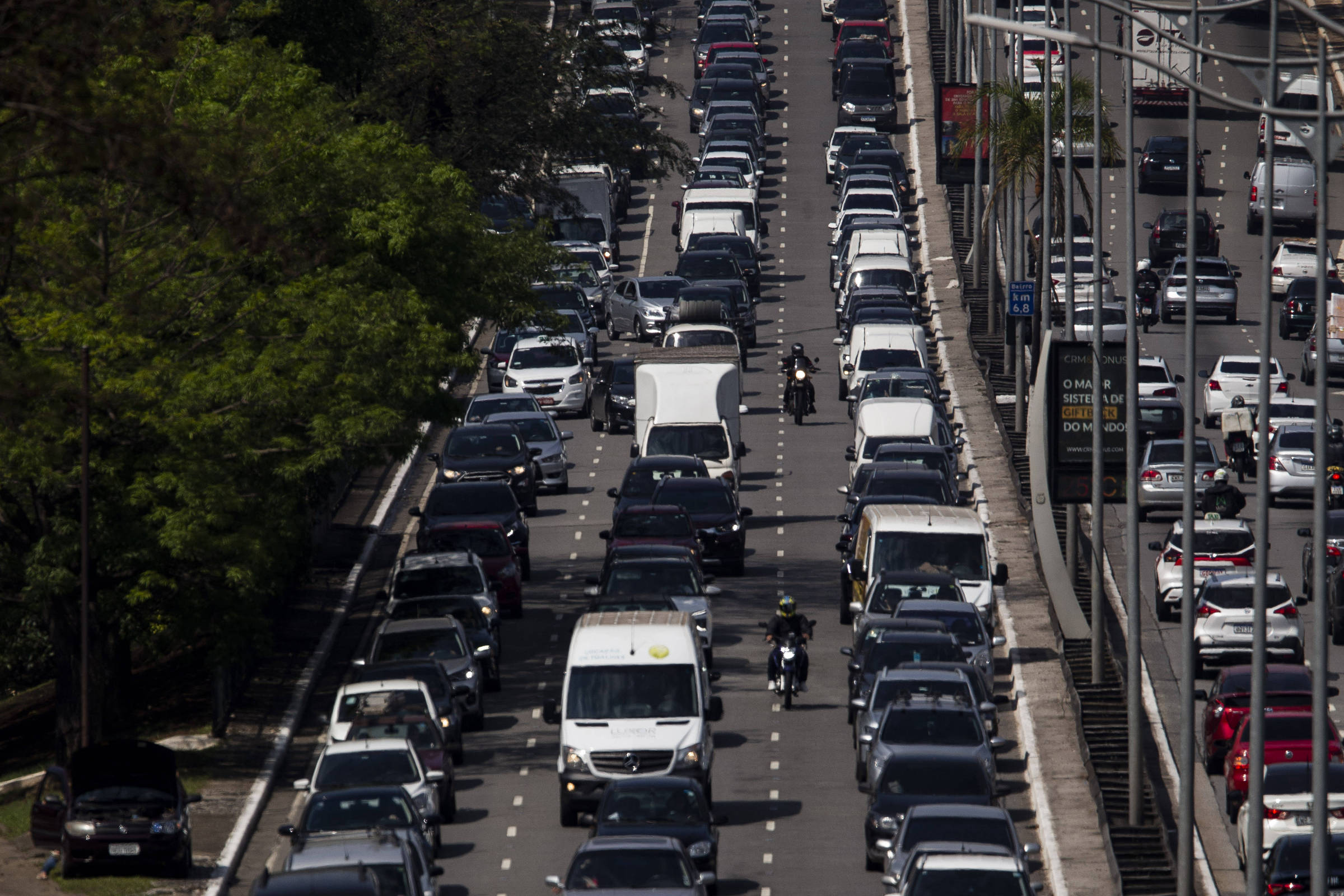 Veículos são proibidos de estacionar em ruas de SP durante a Copa