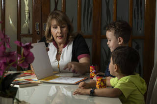 Educadora financeira mantém planos de previdência para os netos