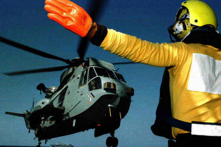 Helicóptero Sea King, da Marinha britânica, quando ainda estava em atividade no Golfo Pérsico, em 2010
