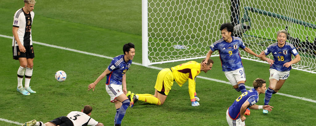 Jogadores da Alemanha protestam contra a Fifa em jogo contra Japão