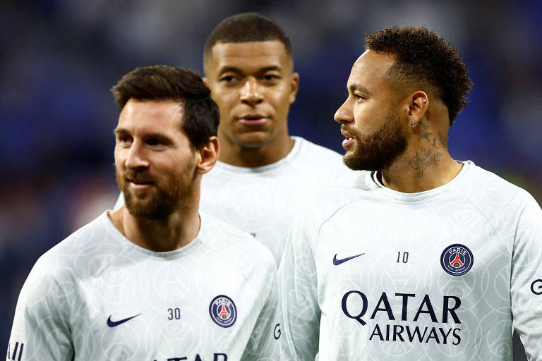 O trio de ataque Lionel Messi, Mbappé e Neymar durante partida do PSG pela Liga Francesa