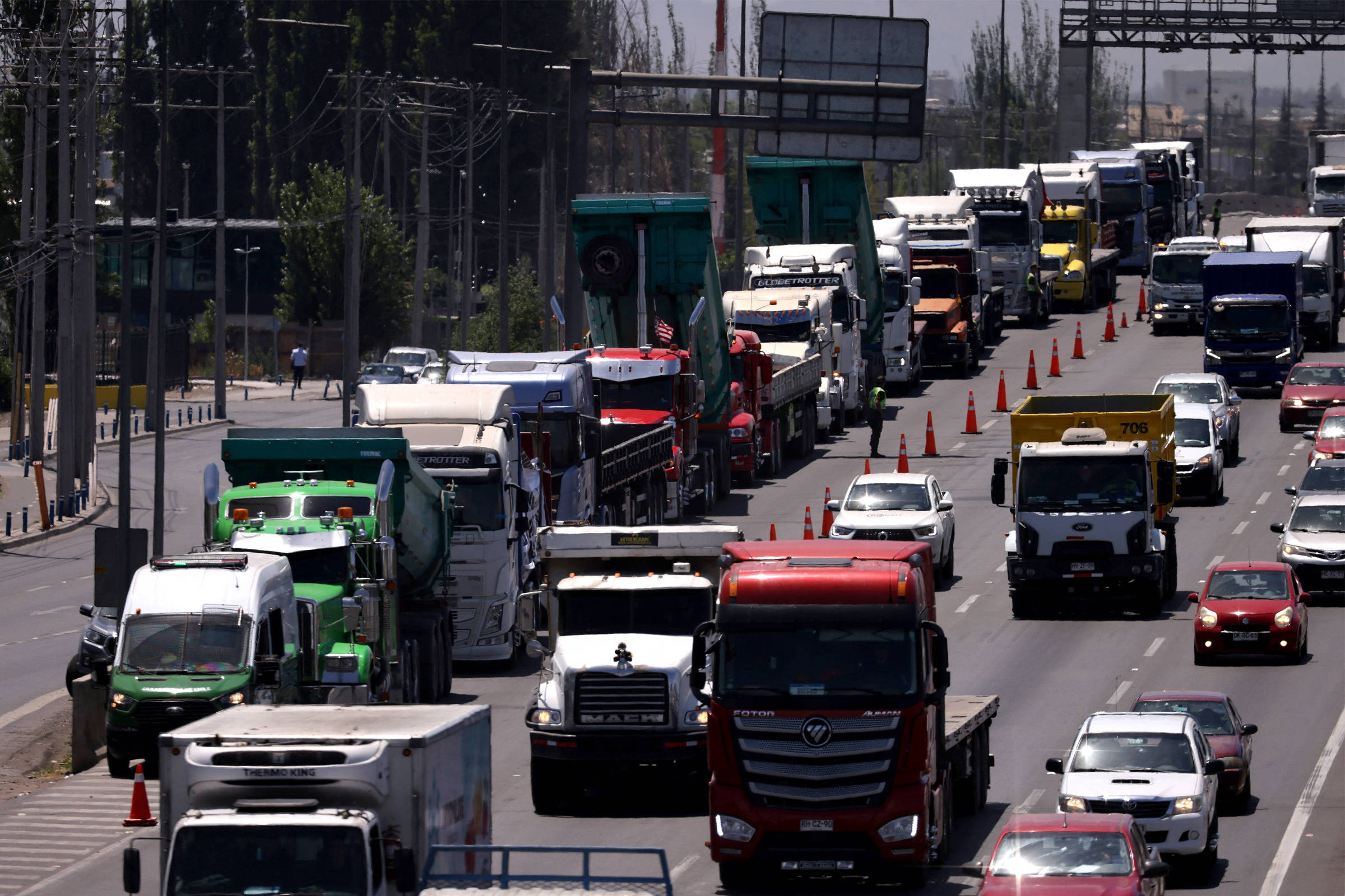 Chile: Camioneros acaban con tranques tras acuerdo – 29/11/2022 – Mundo