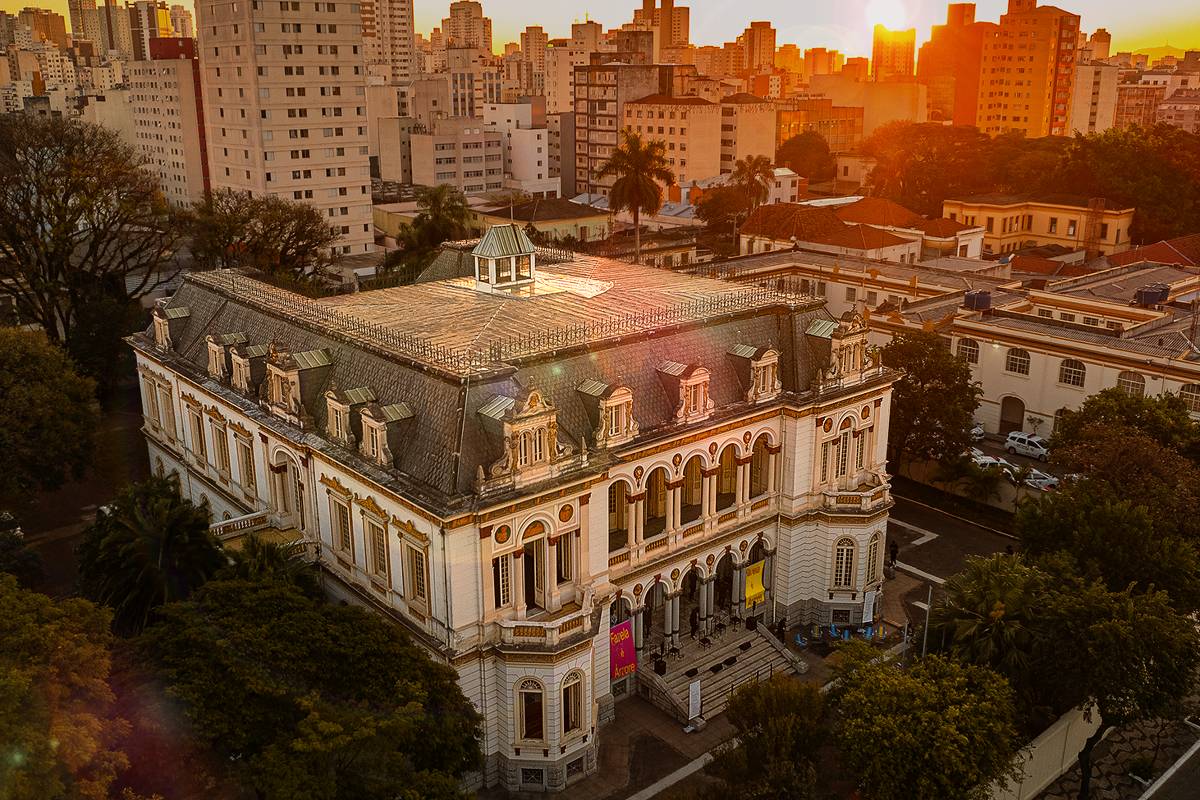 O que são essas bolinhas coloridas - Museu da Imigração