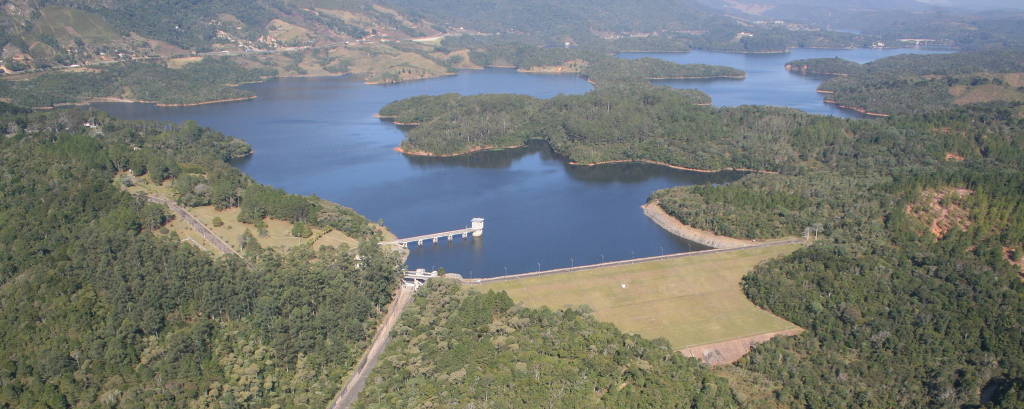  Vista aérea da Usina Hidrelétrica Governador Pedro Viriato Parigot de Souza, antiga UHE Capivari-Cachoeira