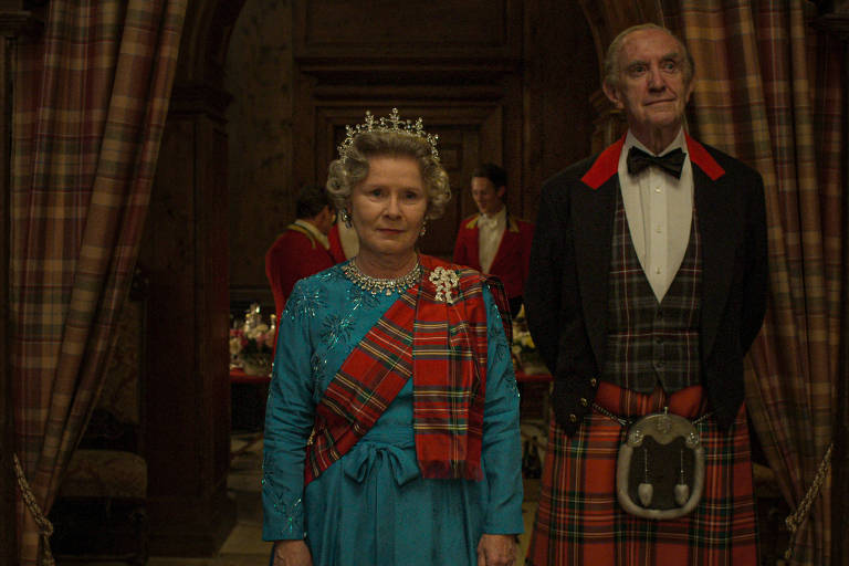 Imelda Staunton e Jonathan Pryce em cena da quinta temporada da série 'The Crown'