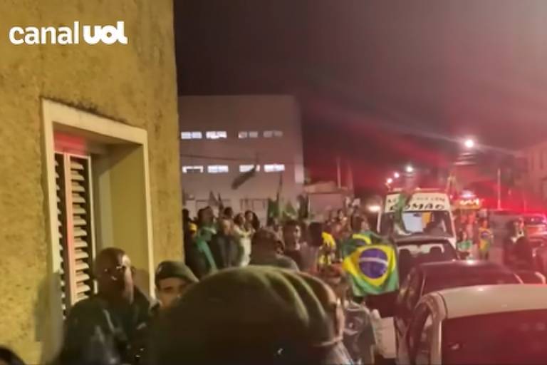 Equipe do UOL é agredida por manifestantes bolsonaristas em Resende (RJ)