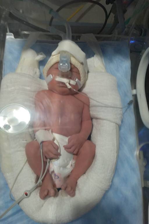 Medicina é - O maior bebê nascido por parto natural, pesando  aproximadamente 7,9kg e 57,5 cm de comprimento !! Os médicos achavam que o  bebê ia ser GIG, então montaram uma equipe