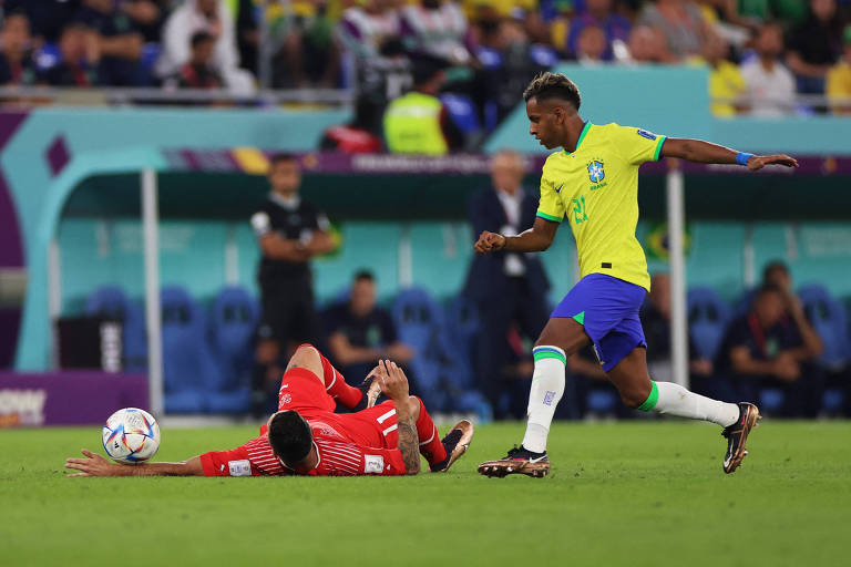 Brasil é quem mais chuta de fora da área na Copa; arma contra Suíça?