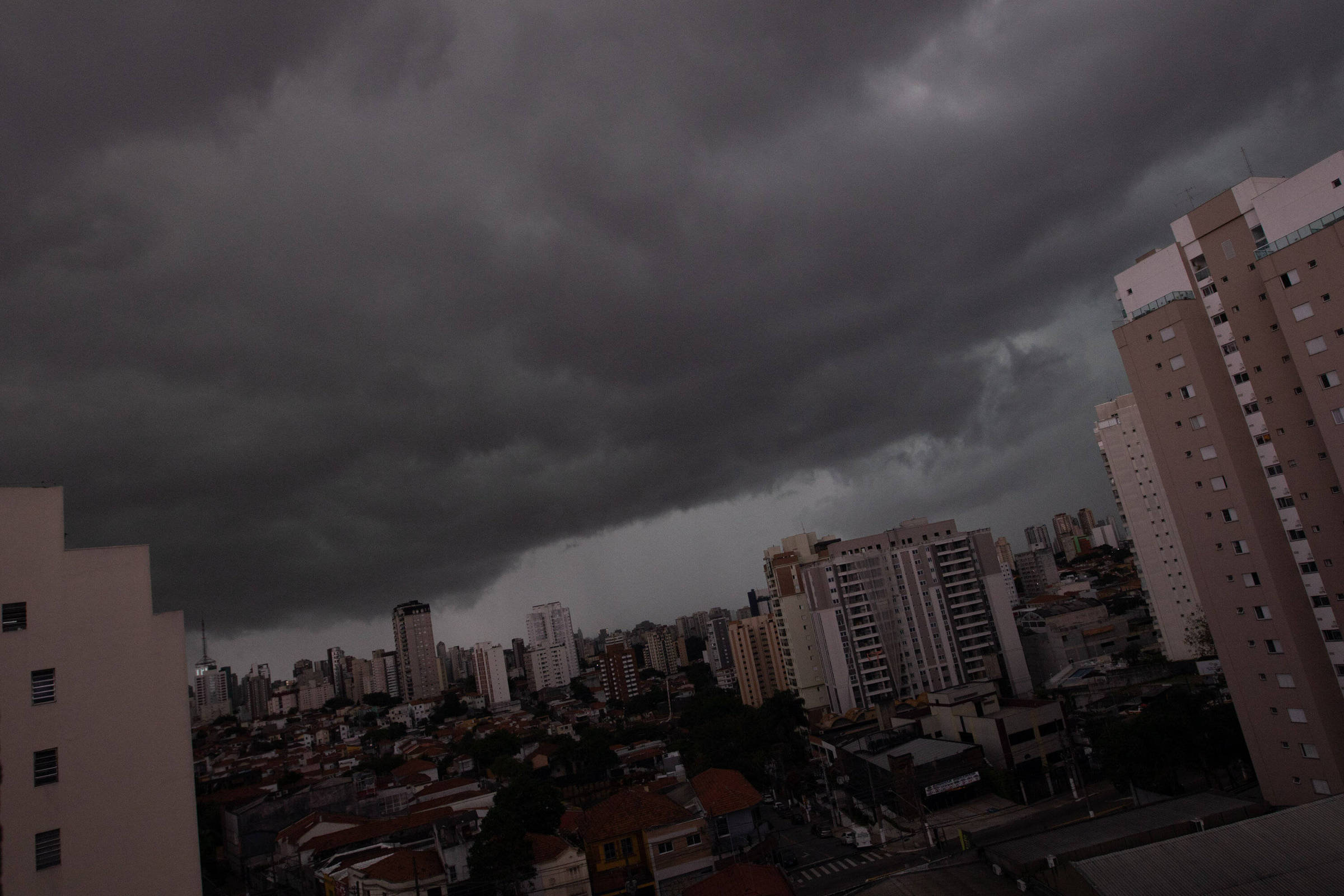 Caiu a temperatura aí pra vocês também? De 39º a tarde, caiu para 23º com  garoa fina e vento fresco no Grajaú, extremo sul de São Paulo. : r/saopaulo