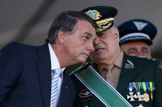 Bolsonaro e o comandante do Exército, Marco Antônio Freire Gomes