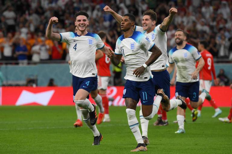 'Escalação do povo' dá certo, e Inglaterra goleia País de Gales na Copa do Mundo