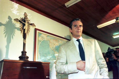 BRASÍLIA, DF BRASIL, 23-12-1992: O presidente afastado Fernando Collor de Mello, posa para foto, na biblioteca da Casa da Dinda, em Brasília (DF). (Foto: Lula Marques/Folhapress)