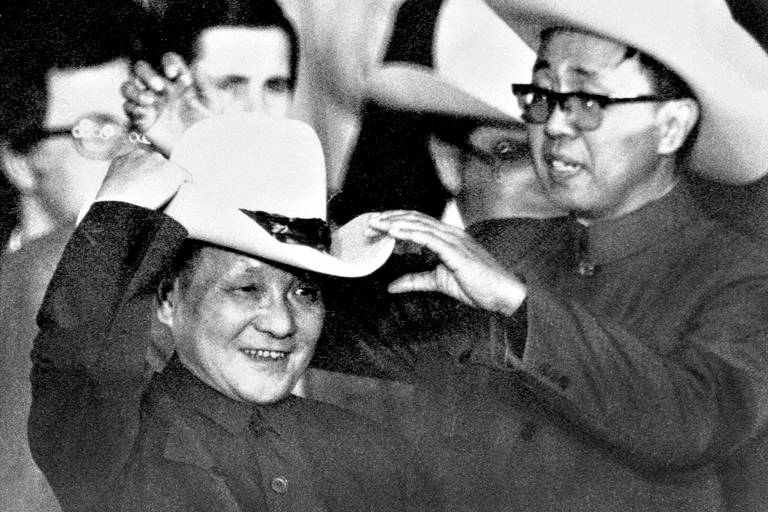 Líder da China entre 1978 e 1989, Deng Xiaoping (esq.) exerceu diversos cargos, embora nunca o de líder máximo do partido. Mesmo assim, controlou a legenda na prática e foi o responsável pelas reformas de mercado que revolucionaram a China