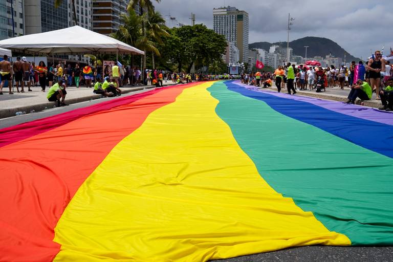 Parada LGBTQIA+ em Copacabana, no Rio de Janeiro