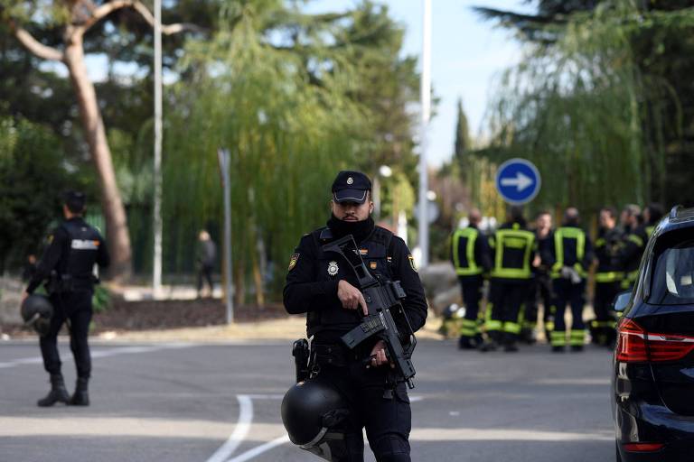 Carta-bomba explode em embaixada da Ucrânia na Espanha, e Kiev reforça segurança