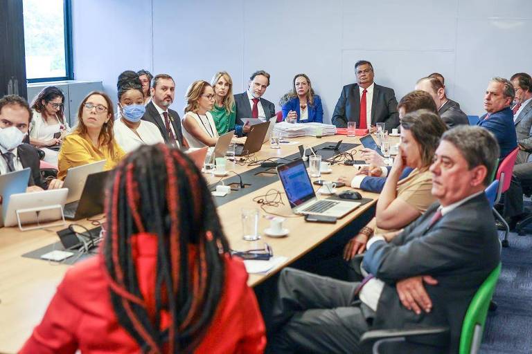 Grupo de trabalho da equipe de transição de Lula se reúne para discutir medidas para revogar política armamentista de Bolsonaro