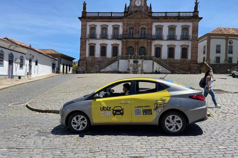 Carro da Ubiz Car operando na cidade de Ouro Preto (MG)
