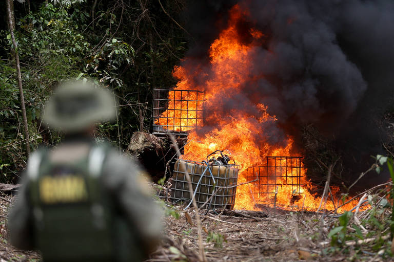 Agentes do Ibama durante operação contra garimpo ilegal no Pará