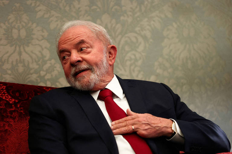 Presidente eleito Luiz Inacio Lula da Silva durante encontro em Lisboa, em Portugal