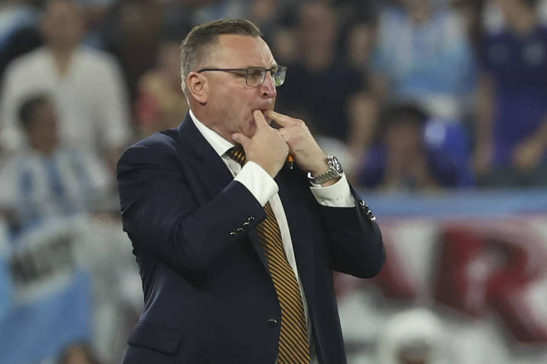 Técnico polonês pediu à equipe para 'evitar cartões tolos' contra a Argentina