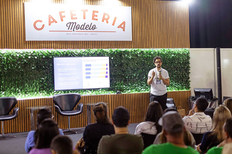 Rodrigo Mattos, analista sênior da Euromonitor, em palestra sobre o mercado de cafés na SIC (Semana Internacional do Café), em Belo Horizonte