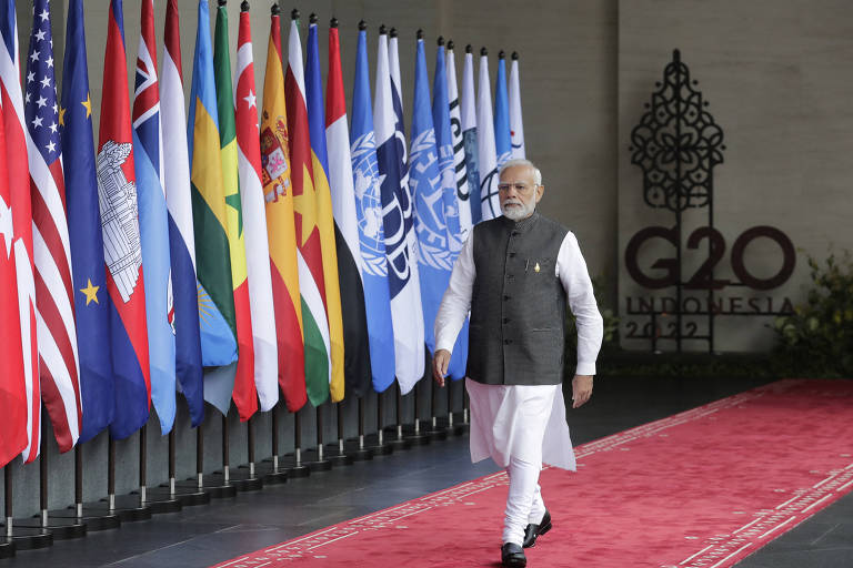 O primeiro-ministro da Índia, Narendra Modi, chega à cúpula do G20 em Bali, na Indonésia