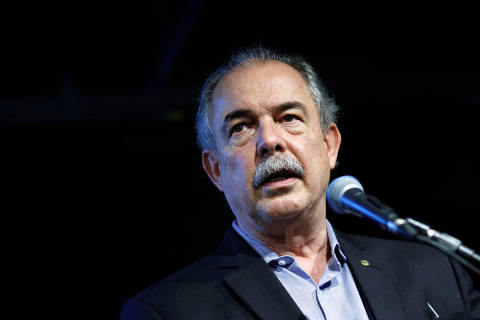 Brazilian politician Aloizio Mercadante attends a news conference at the transition government building in Brasilia, Brazil December 1, 2022. REUTERS/Adriano Machado ORG XMIT: GGGAHM004