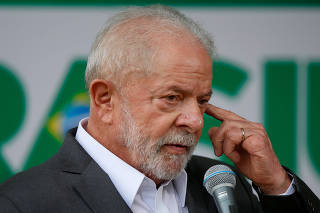Lula conversa com jornalistas sobre o governo de transição