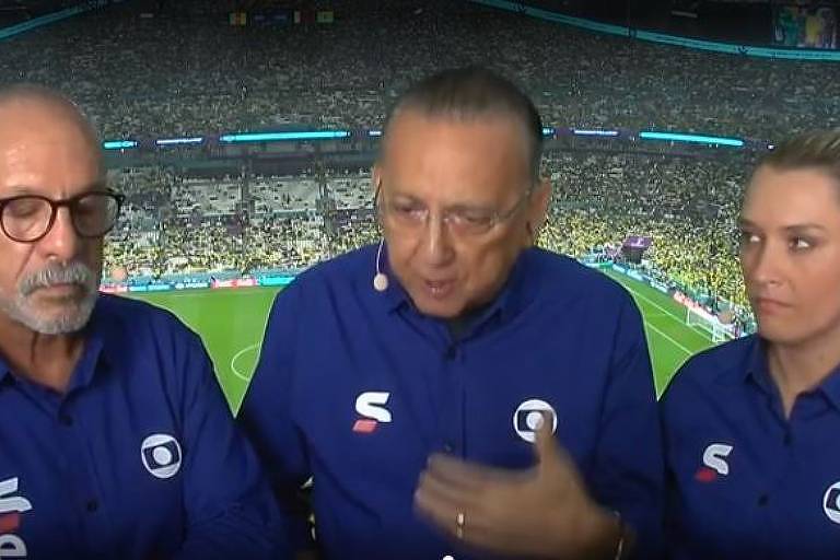 Ex-jogador Jùnior, Galvão Bueno e Ana Thaís Matos na transmissão do jogo do Brasil